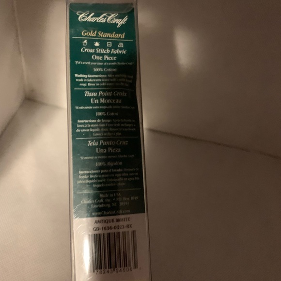 Antique White Charles Craft Gold Standard 100% Cotton Aida, 16 Count- 15"X 18" - Picture 3 of 6